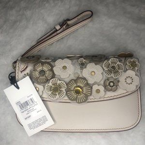 SOLD!! NWT COACH 1941 Leather Clutch w/ Tea Rose Appliqué